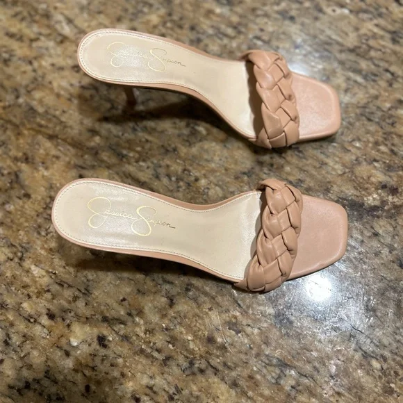 Jessica Simpson Women's Nude slip on kitten heel size 10 - Picture 7 of 7